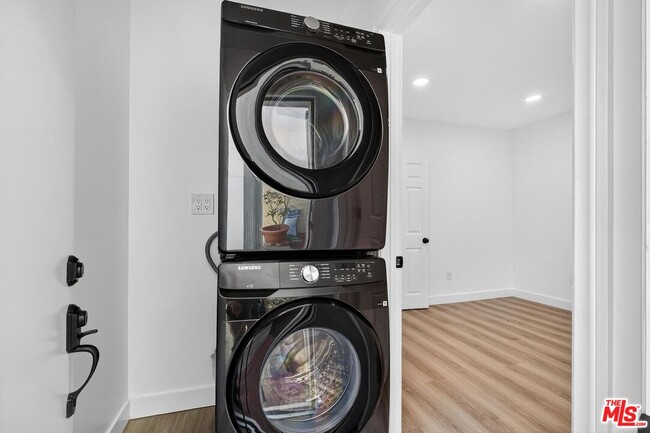 Building Photo - 546 San Juan Ave