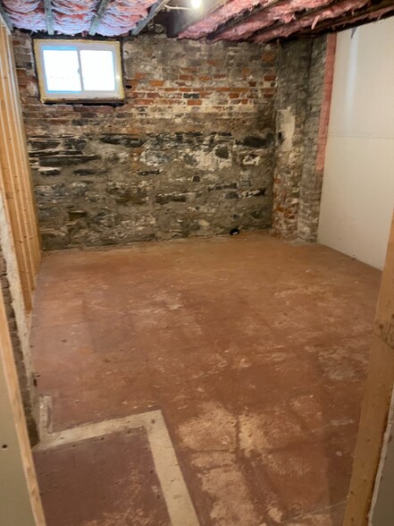 Building Photo - 21 Rossmore St