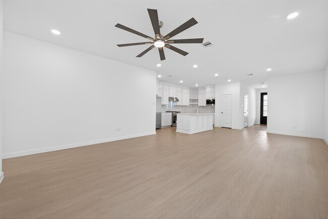 Building Photo - 13071 Pne Trace St