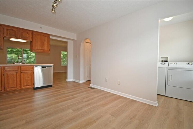 Building Photo - 2291 Flint Dr