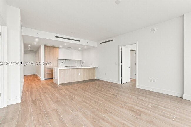 Building Photo - 2411 Laguna Cir