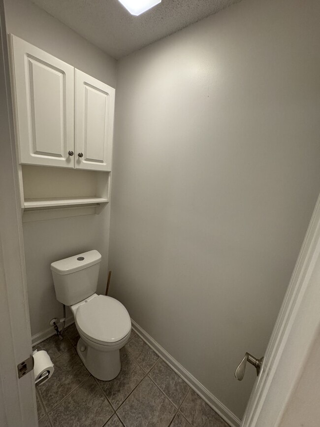 Building Photo - 2595 Thackery Rd