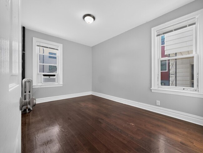 Building Photo - 86 W 45th St