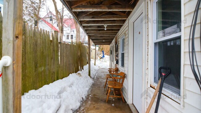 Building Photo - 11 Pleasant St