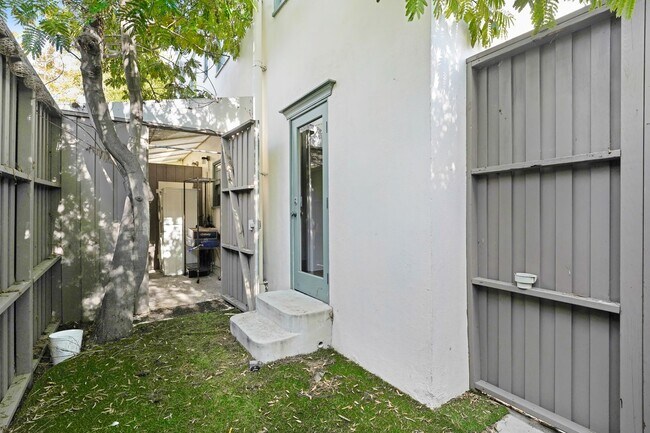 Building Photo - Charming Apartment in Venice