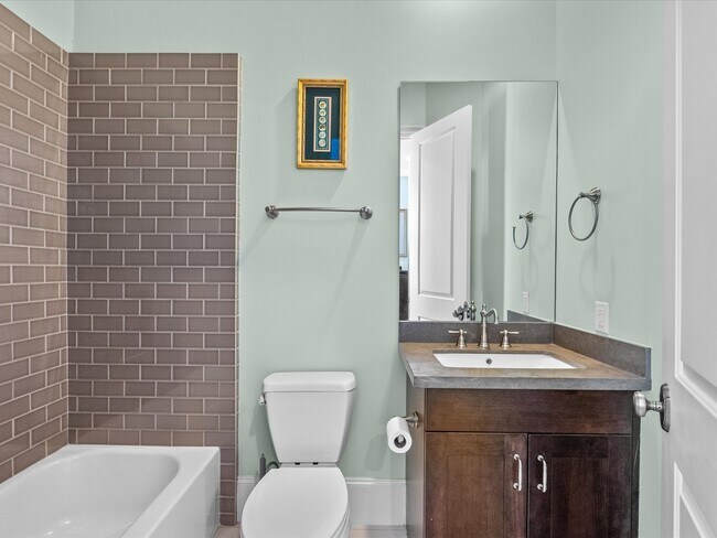 Building Photo - 1616 Rosewood St