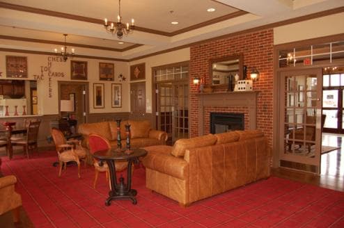 Sitting Area - 70 Bastogne Dr