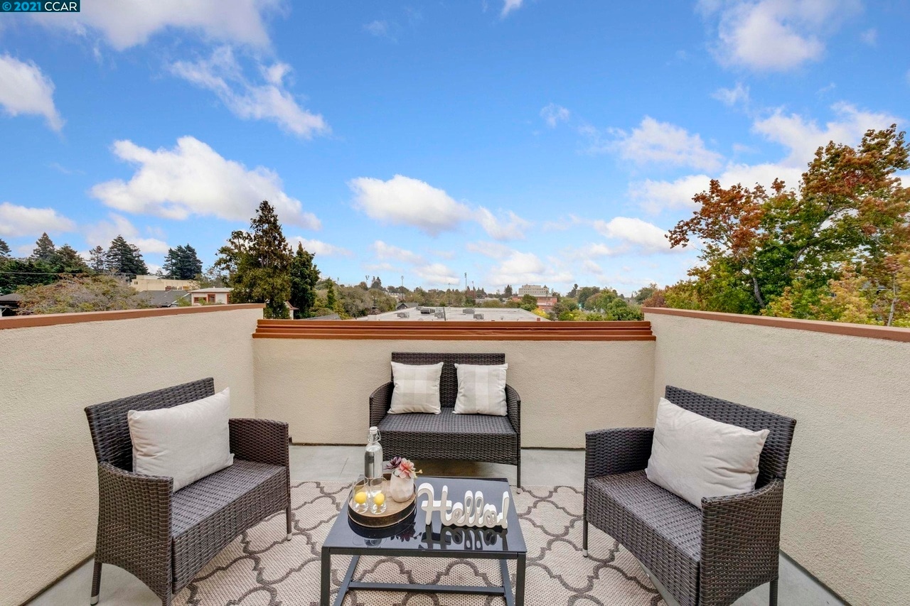 Patio - 2615 Telegraph Ave