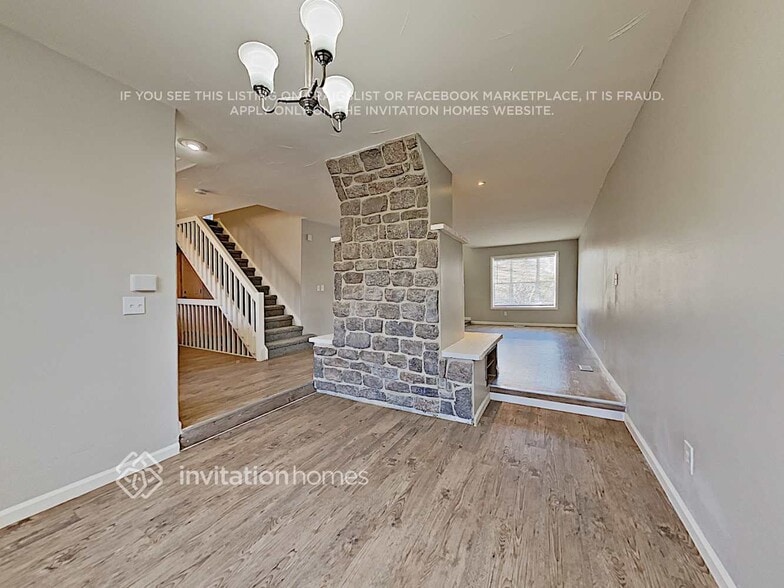 Building Photo - 3823 Dyanna Dr