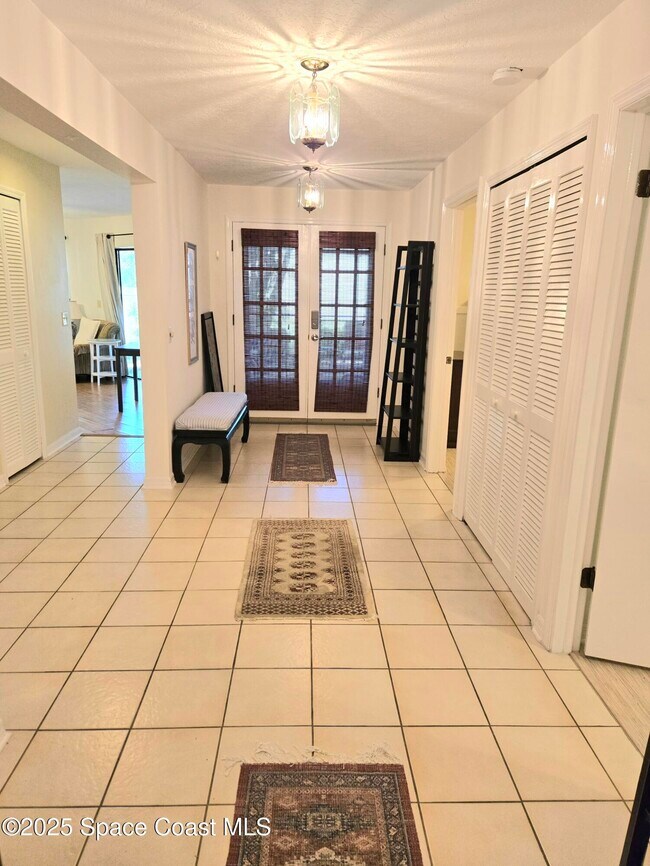 Building Photo - 107 La Costa St