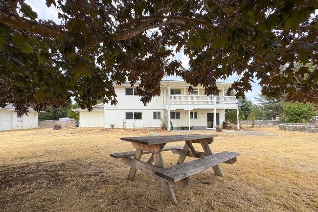 Building Photo - Large Home on Large Lot in Sequim