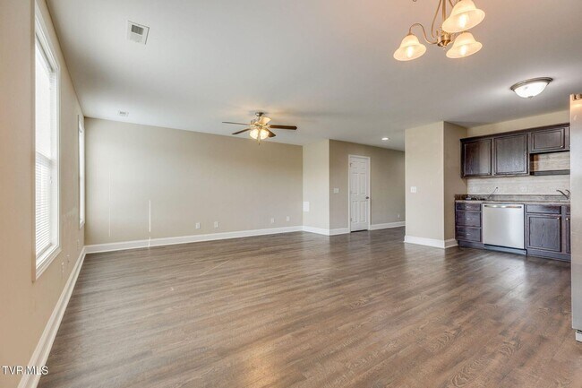 Building Photo - For Rent — Modern Duplex Near Historic Jonesborough