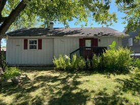 Building Photo - 408 29th Ave W