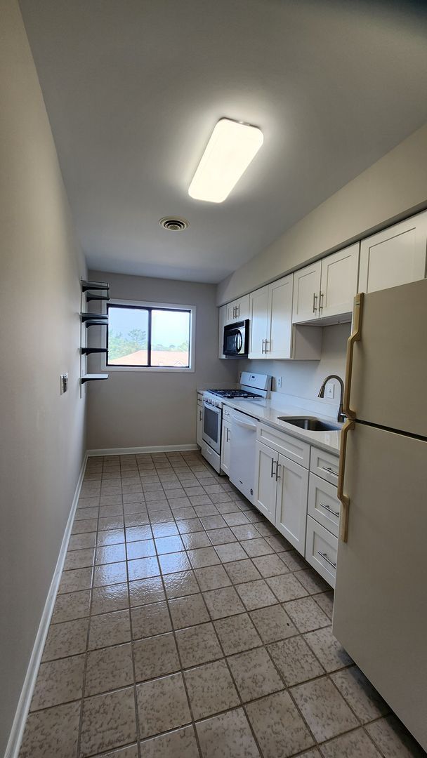 Building Photo - Affordable Condo with New Kitchen and Bath