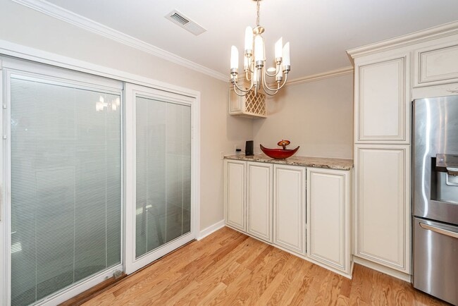 Building Photo - 2 Bedroom 1 Bath Condo in The Park at Rive...