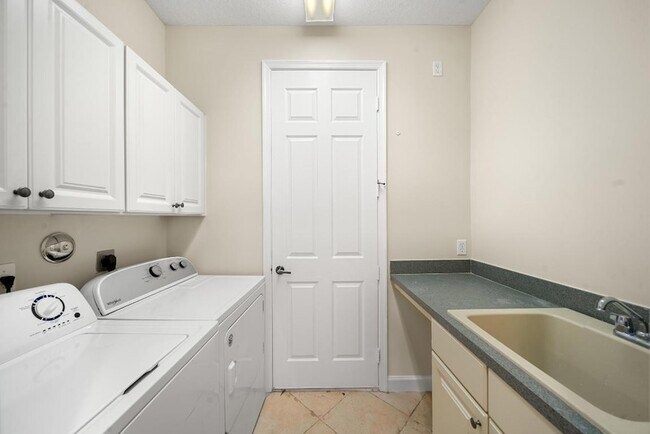 Building Photo - 9004 Pumpkin Ridge