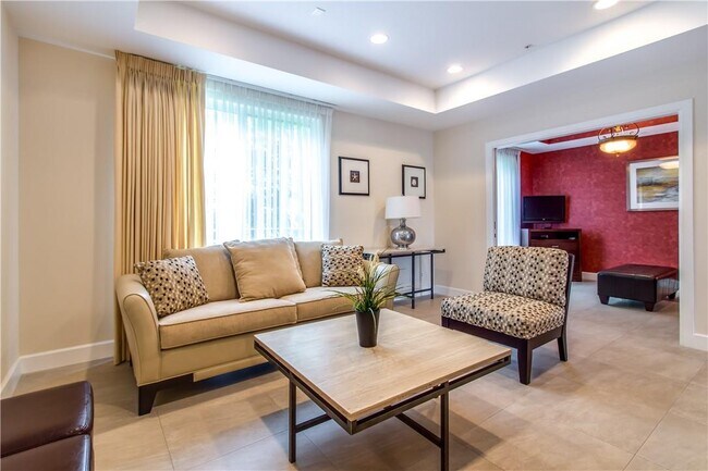 Building Photo - 340 Elm St