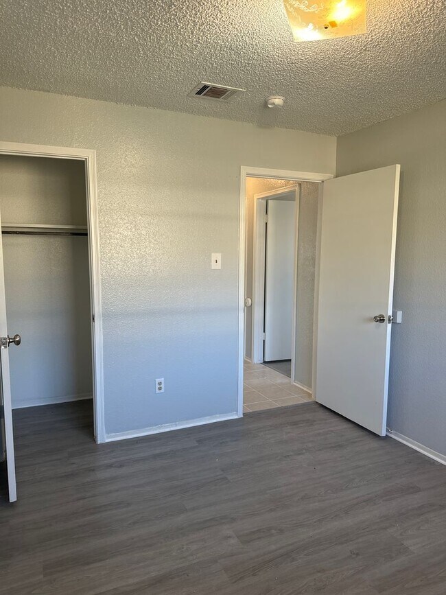 Building Photo - 12814 Greenshire Dr