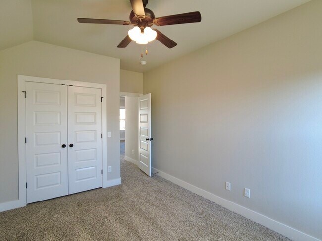 Building Photo - Single-Family Home- Desirable Mayberry Plan