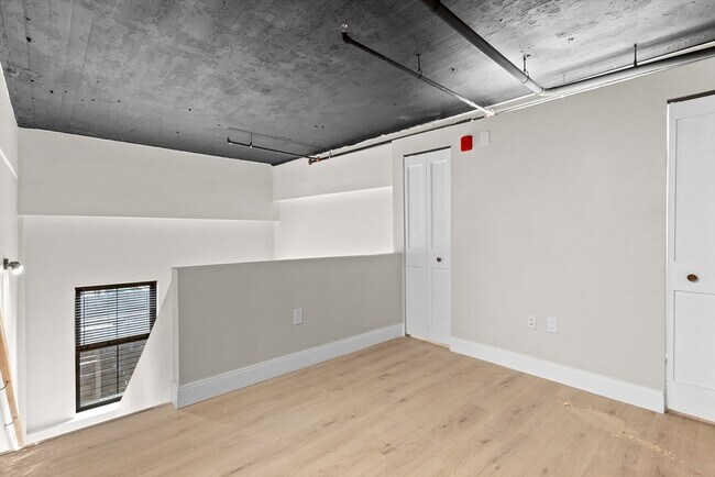 Building Photo - 153 Green St