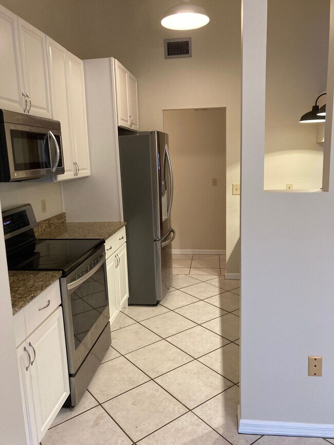 Building Photo - Charming 3 bedroom, 2 bathroom house with ...