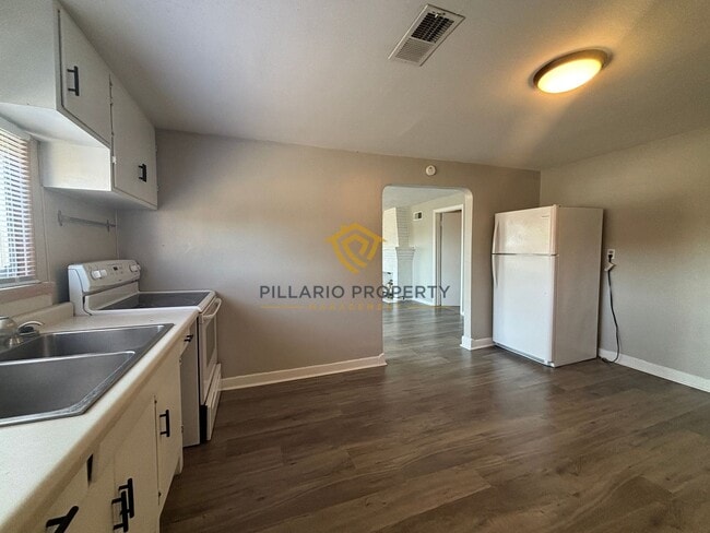 Building Photo - Charming Ranch On a Corner Lot in Anderson, 2 Bedroom, 1 Bathroom with Attached Garage Available ...