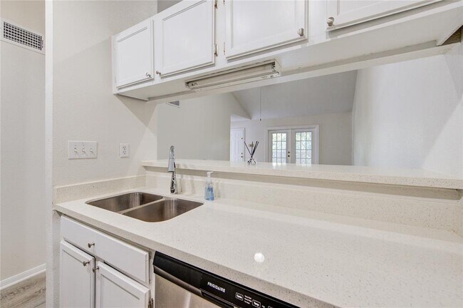 Building Photo - 2121 El Paseo St