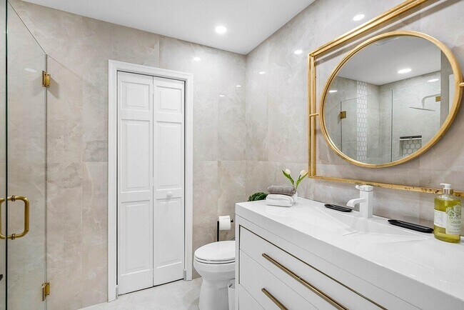 Building Photo - 18 Bristol Ln