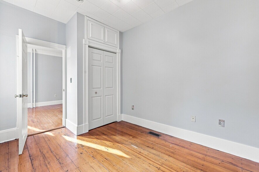 Building Photo - 147 Murdock St