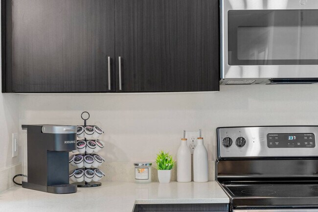 Building Photo - 711 W Broadway Rd