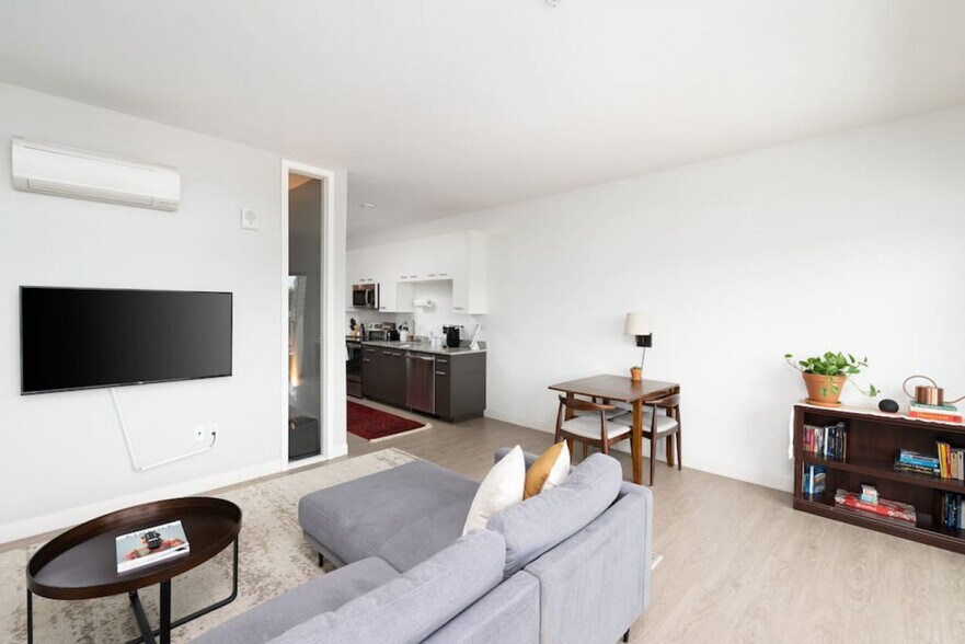 Building Photo - 211 W Mineral St