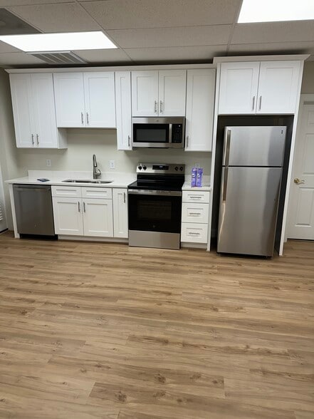 Building Photo - 6935 Old Valley School Rd