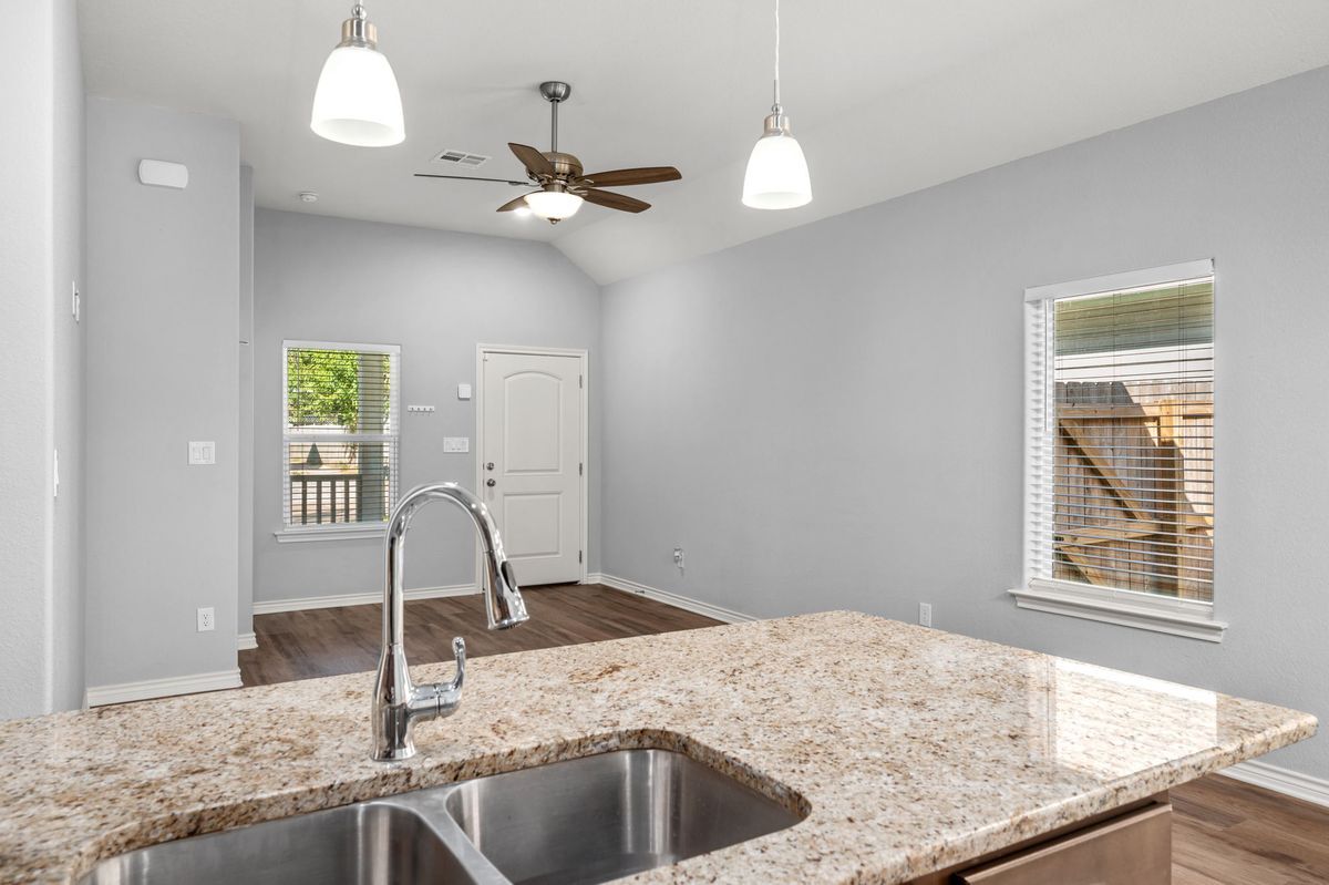 Building Photo - 1314 Antone St