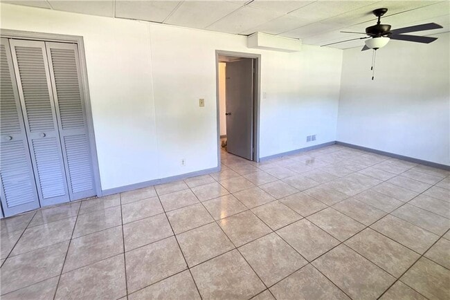 Building Photo - 6684 Londonderry Dr