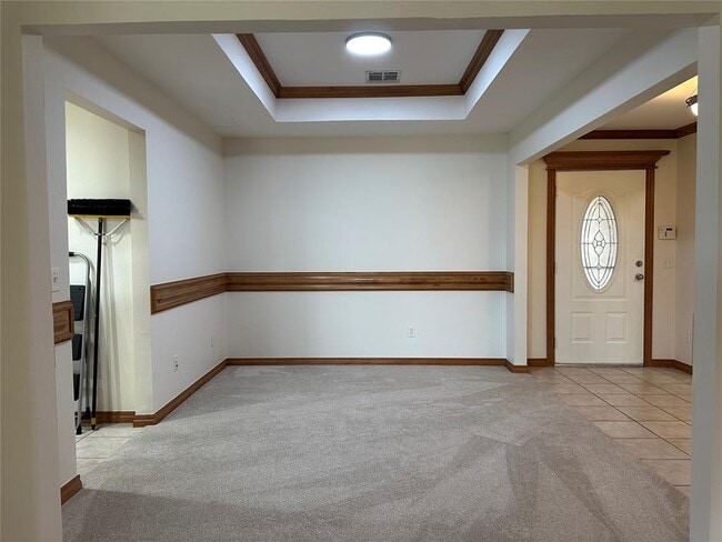 Building Photo - 15713 Traditions Blvd