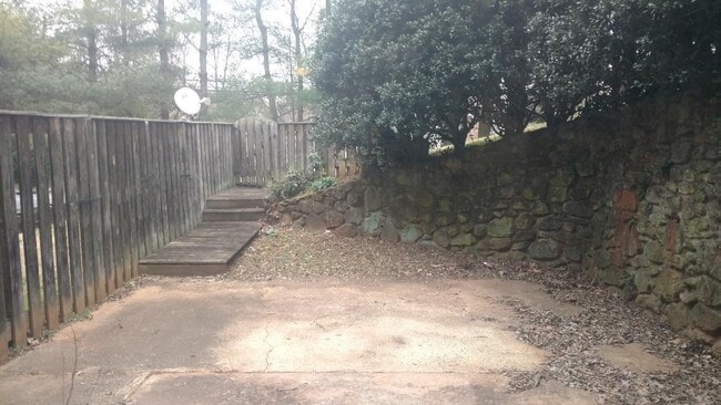Building Photo - Beautifully Renovated Townhome at The Forest