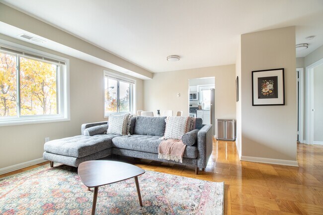 Building Photo - Del Ray Nelson