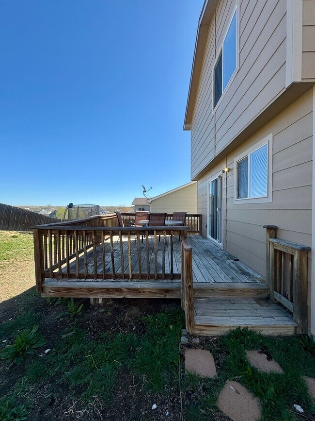 Building Photo - 3 Bedroom Home Close to Military Installations