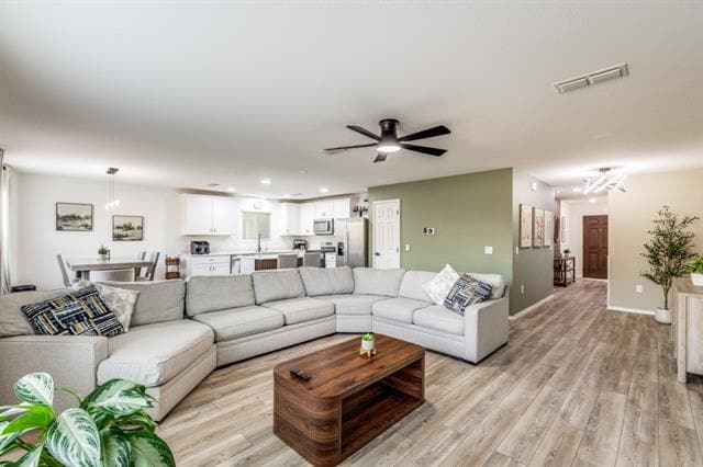 Building Photo - 14033 Gaskin St