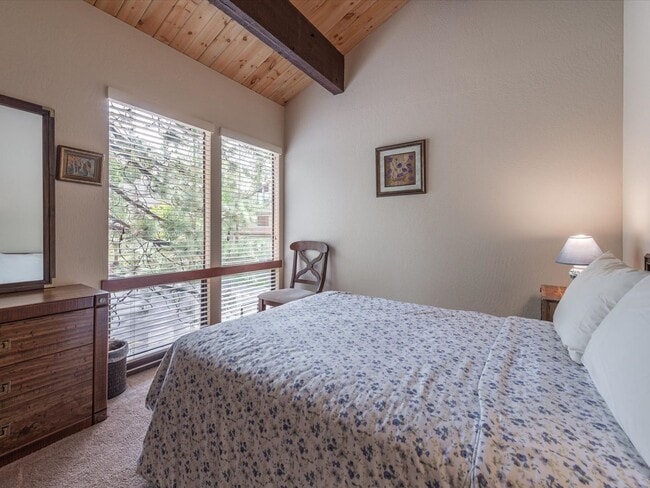 Building Photo - SKI LEASE: Townhome w/Fireplace, 2 Decks &...