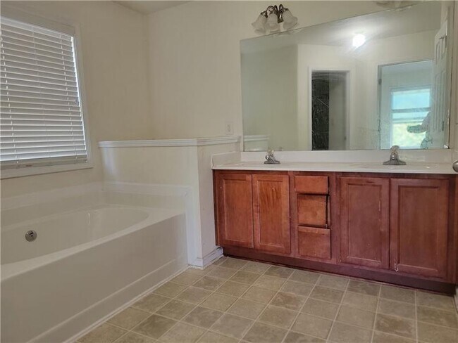 Building Photo - 2143 Worrall Hill Dr