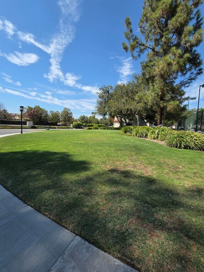 Building Photo - Sharp one level 3-bedroom 2 bath condominium which features two patios. Many amenities.