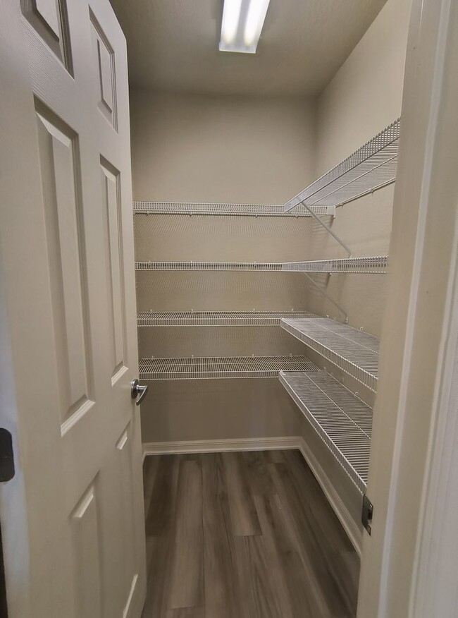 Building Photo - SOLAR ENGERY HOME!!! 4 BEDROOM 2 BATHROOM IN AUBURNDALE.