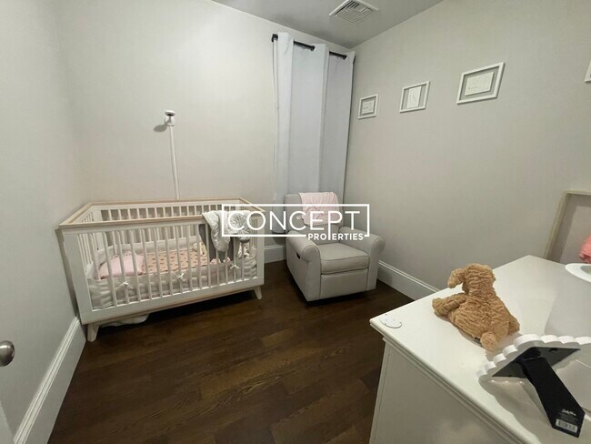 Building Photo - 2045 Beacon St