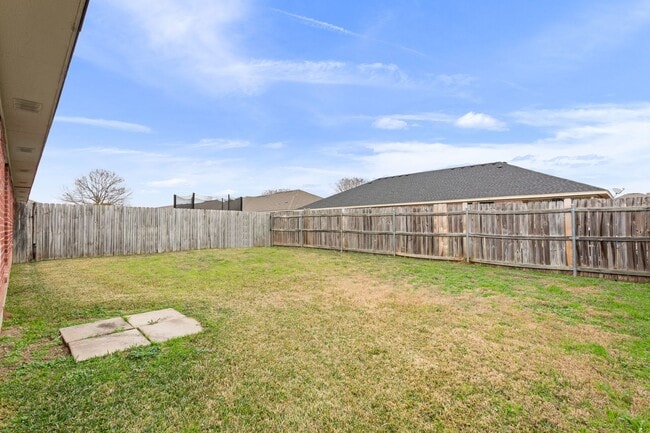 Building Photo - Perfect Family Home in China Spring ISD