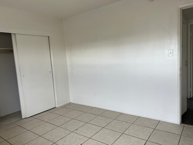 Building Photo - 1472 Sombrero Dr