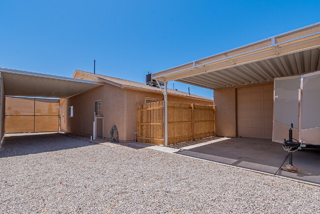 Building Photo - "Well Maintained 2-Bedroom, 2 Bathroom hom...
