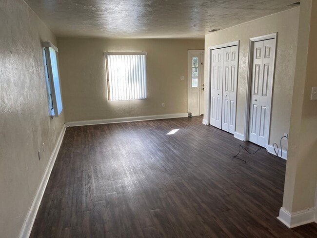 Building Photo - PORTLAND TOWNHOMES