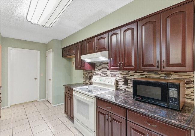 Building Photo - 8819 Kindlewood Dr