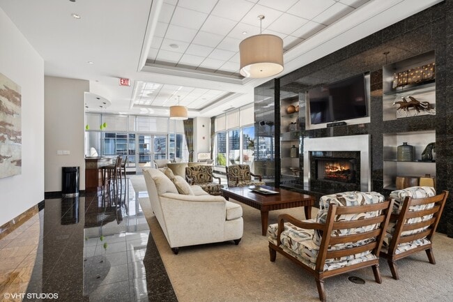 Building Photo - 160 E Illinois St